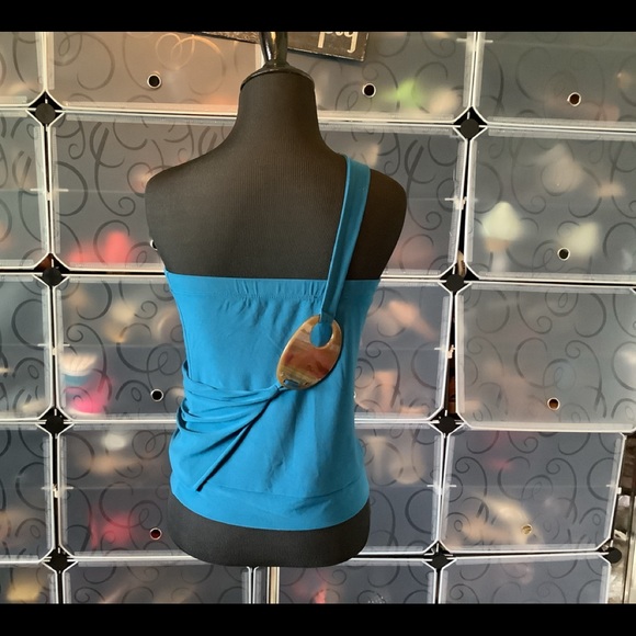 Ladies top - Picture 2 of 2